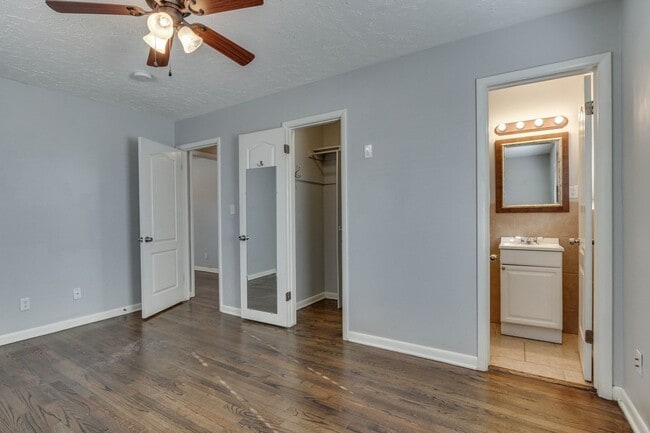 Building Photo - Three bed home in the heart of The Village