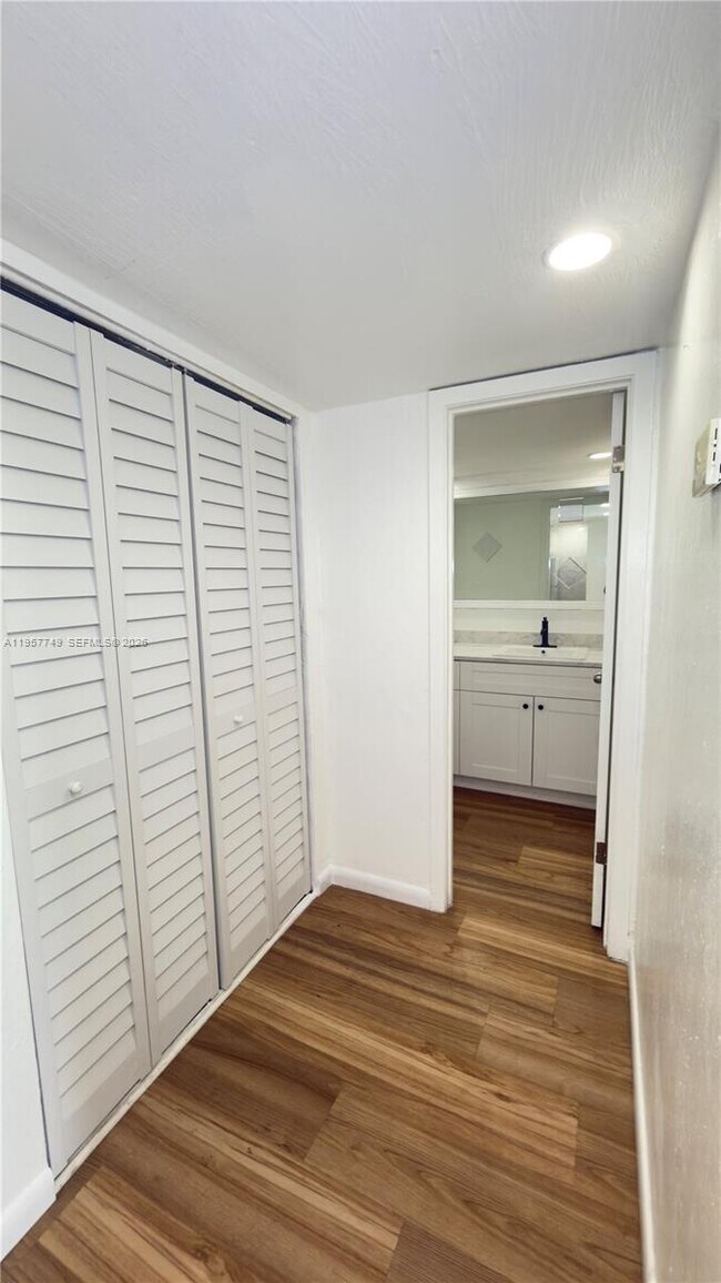 Building Photo - 10400 SW 108th Ave