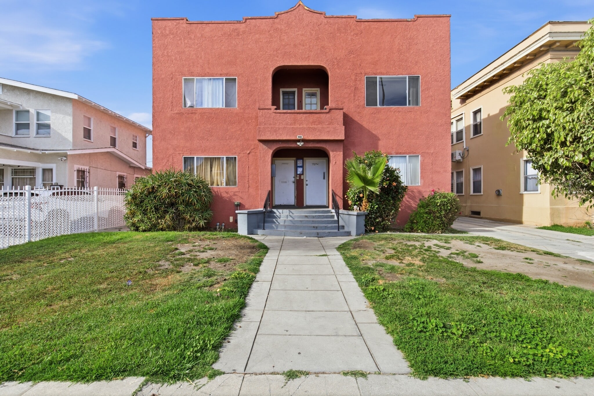 Building Photo - 707 W 48th St