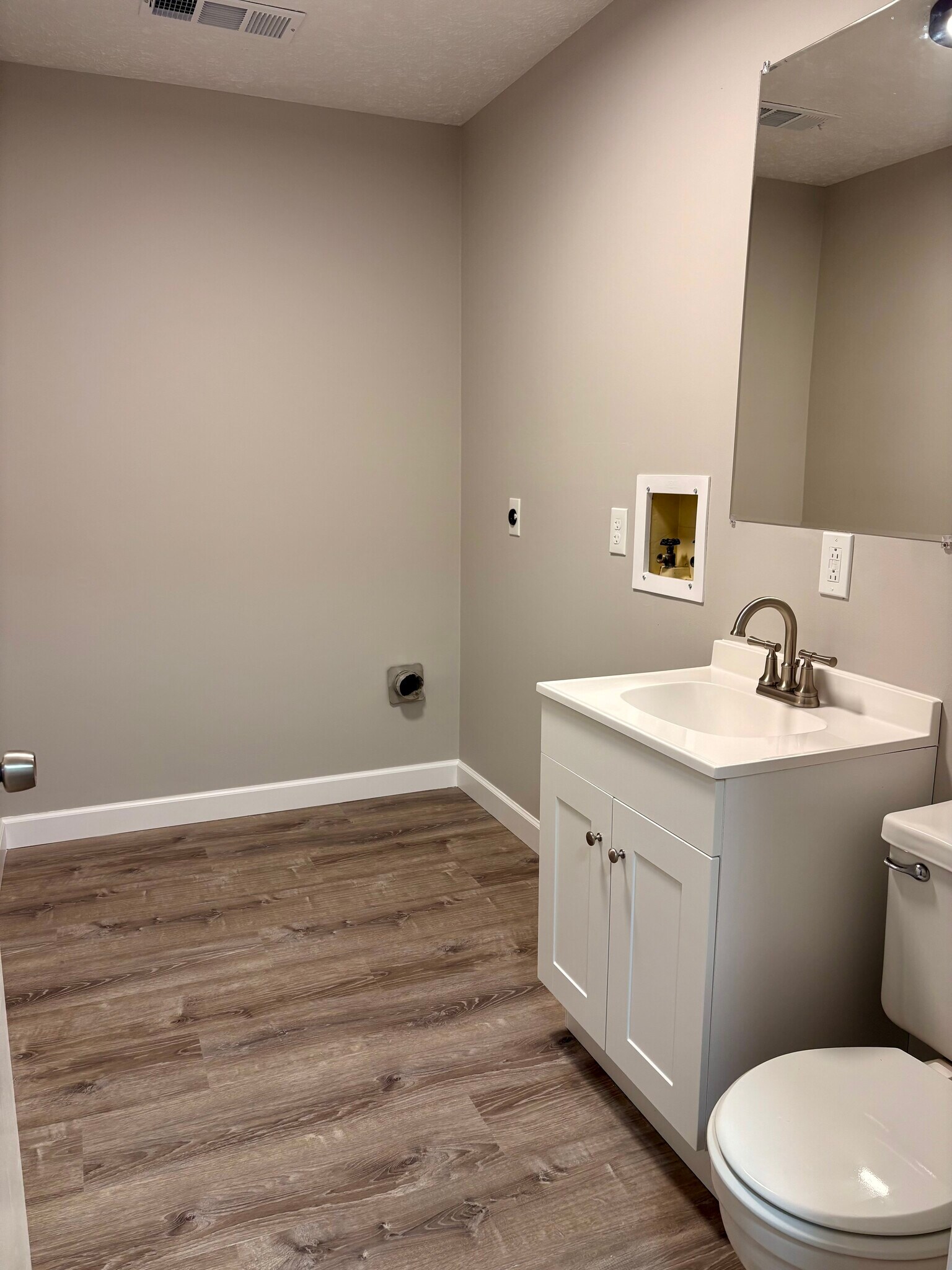 Building Photo - 1809 Sawmill Pl