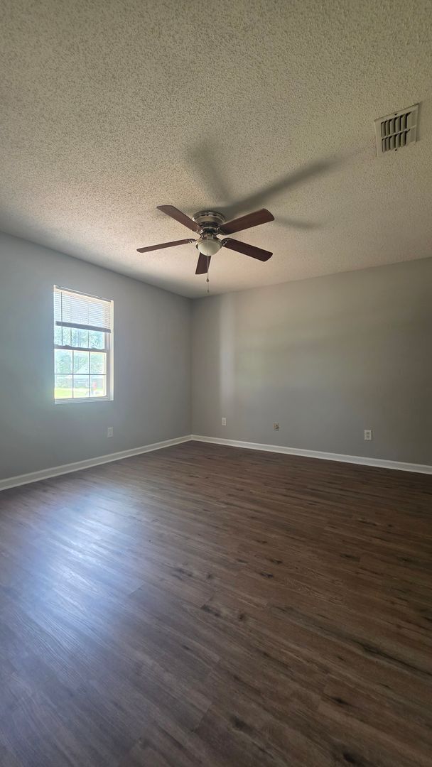 Building Photo - Check out this recently renovated home!