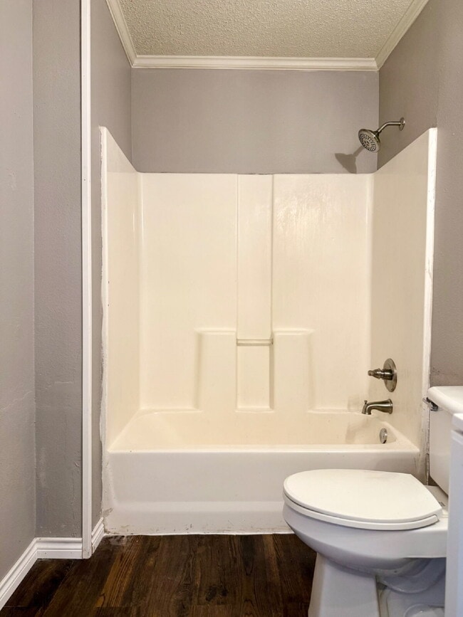 Building Photo - Sun-Filled 2 Bedroom close to Parks and Local Spots!