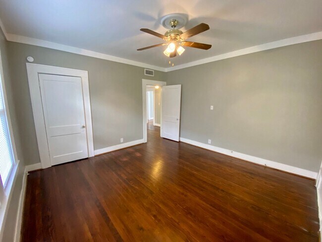 Building Photo - 1410-1412 Kings Highway