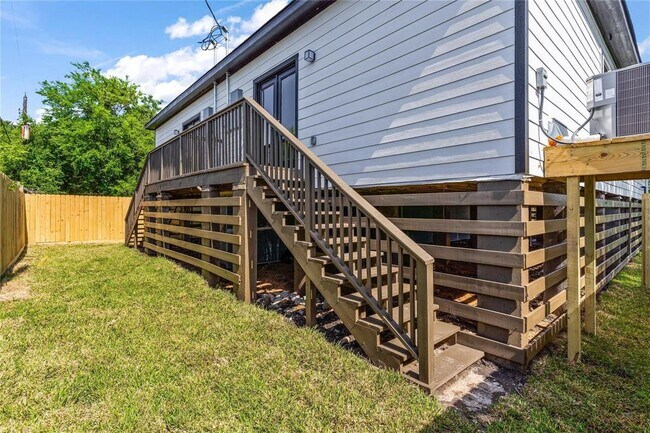 Building Photo - 5307 Groveton St