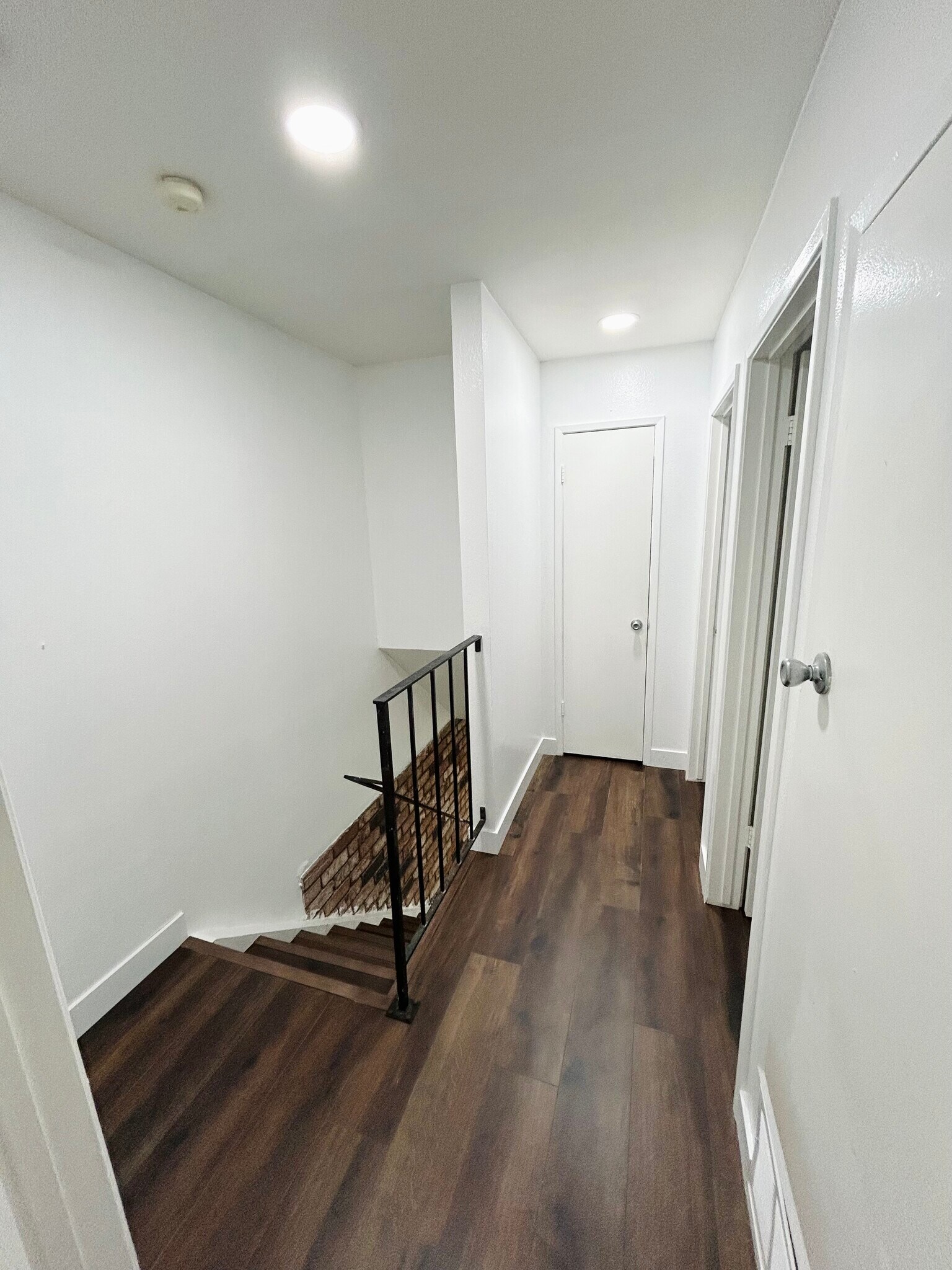 Upstairs hallway - 1721 Normandy Pl