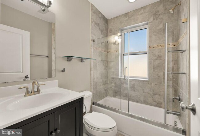 Building Photo - 912 I St NE