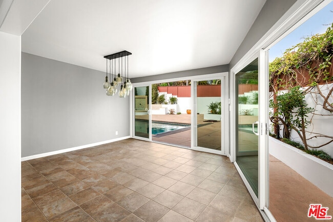 Building Photo - 3818 Seahorn Dr
