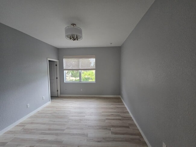 Building Photo - 140 Bandol St