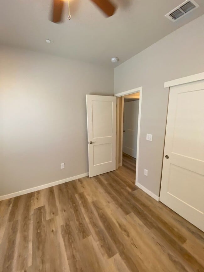 Building Photo - 246 Silver Bend Way