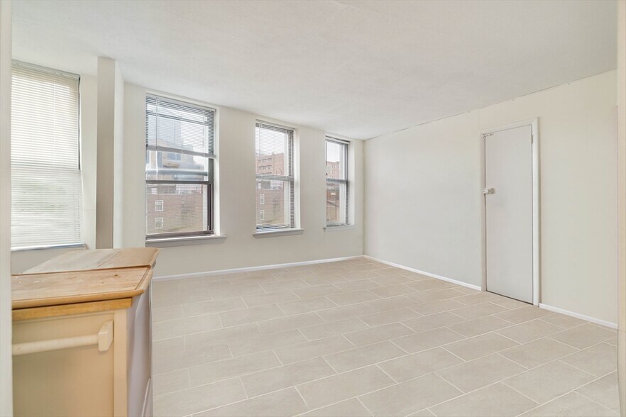 Building Photo - 9 N Margin St