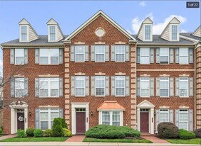 Building Photo - 3005 Village Run Rd