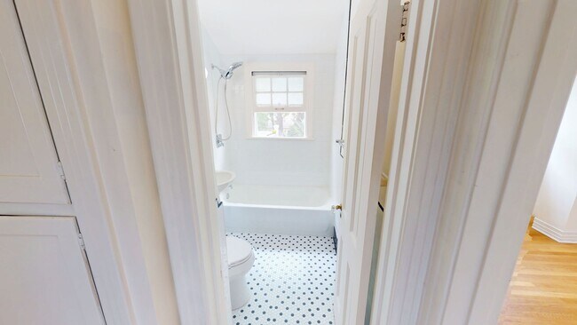 Building Photo - Charming Cape Cod Home | Hardwood Flooring