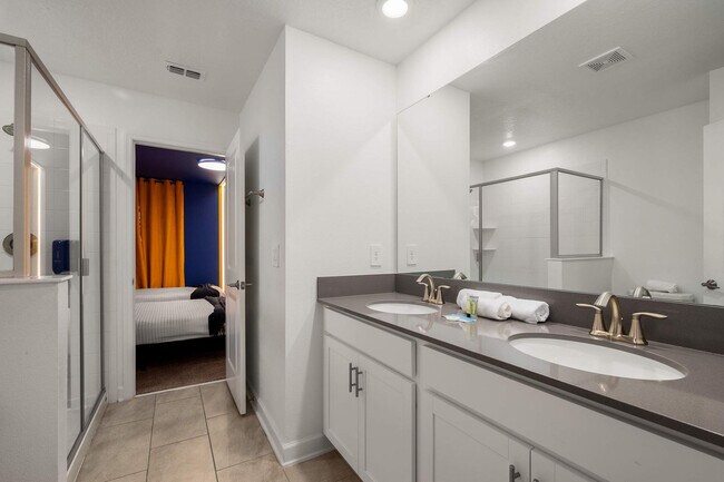 Building Photo - 9052 Sommerset Hills Dr