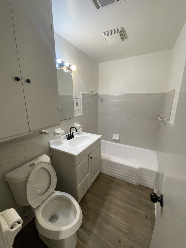 Building Photo - 3b, 1b Home in The Village