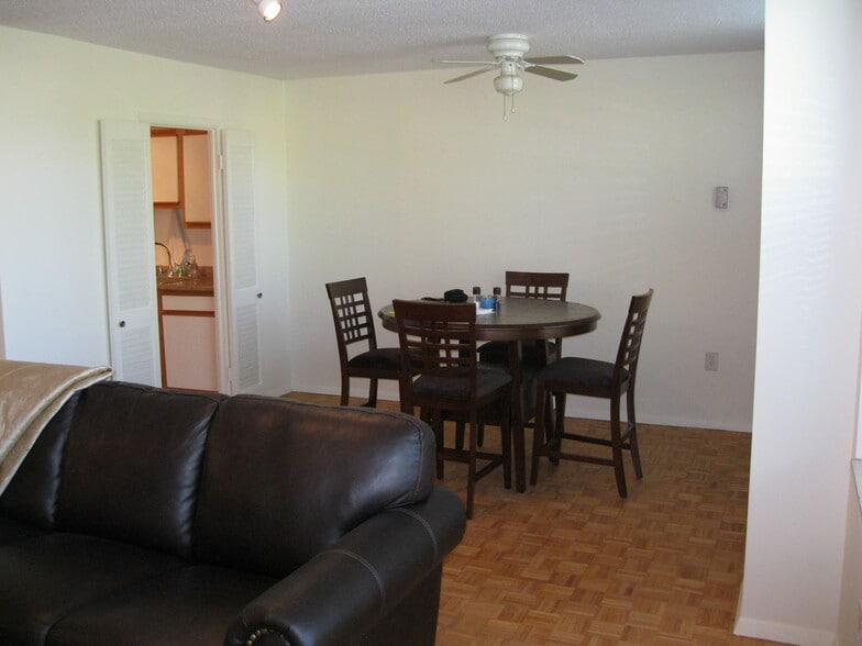 Dining Area - 4401 Roland Ave