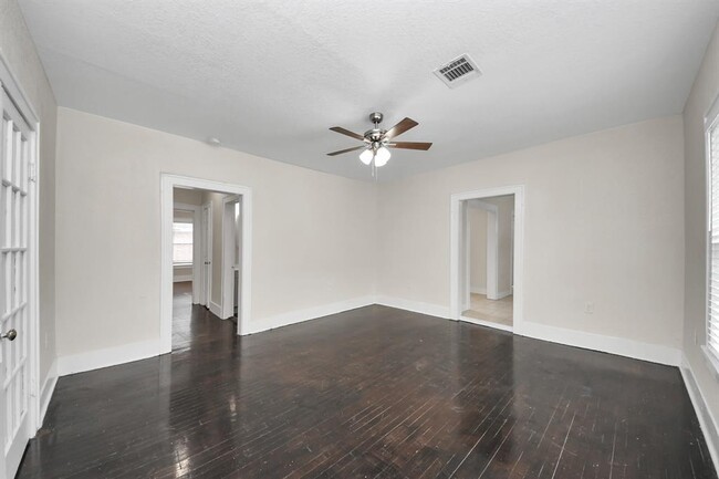 Building Photo - 2622 Rosedale St