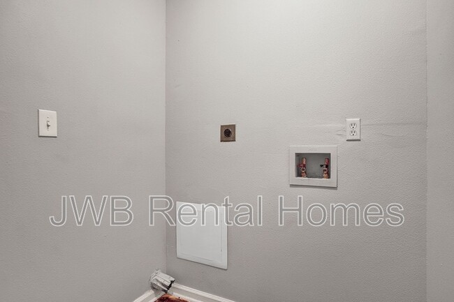 Building Photo - 1518 W 27th St