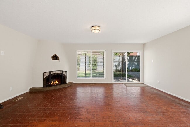 Building Photo - Exceptional Property in the NE Heights