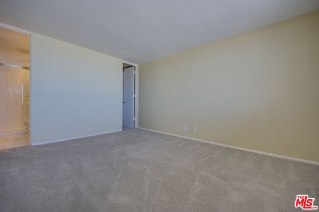 Building Photo - 2 E Ketch St