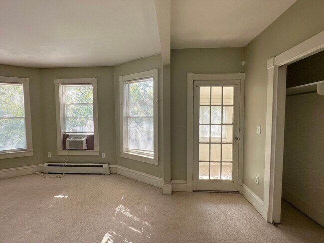 Building Photo - 24 Rossmore St