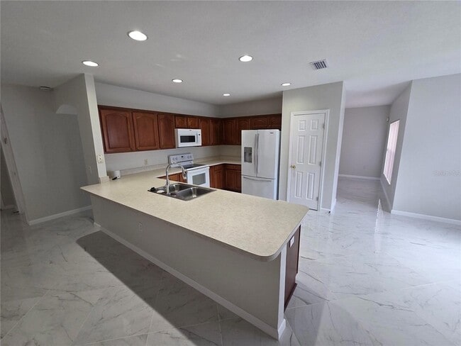 Building Photo - 330 Aldershot Ct