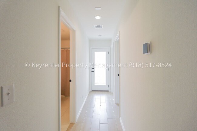 Building Photo - 3 Bed | 2 Bath in Owasso!