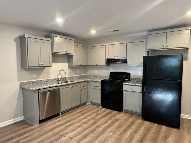 Building Photo - 203 Mountaindale Dr