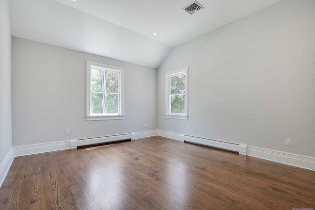 Building Photo - 26 Bogert St