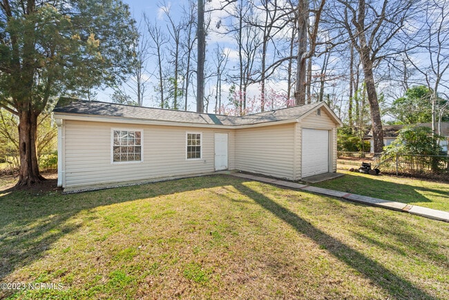 Building Photo - 307 Forest Grove Ave