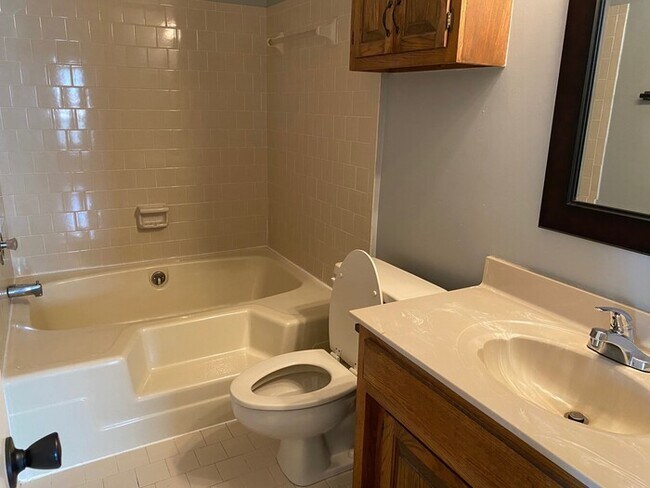 Building Photo - Cherry Hill condo off Bonita Pkwy!