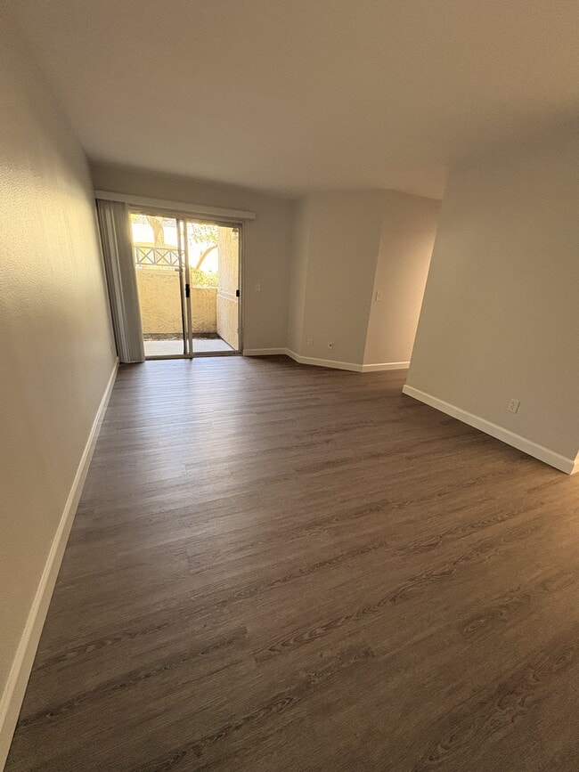 Building Photo - 2079 Lakeridge Cir