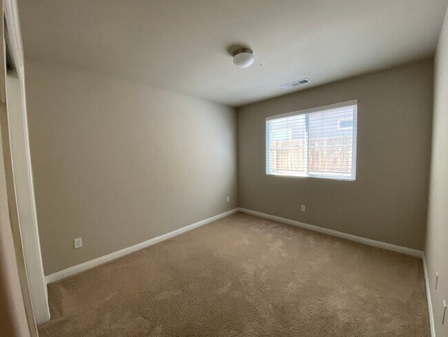 Building Photo - Gorgeous 5 BD 3 BA home available for rent...