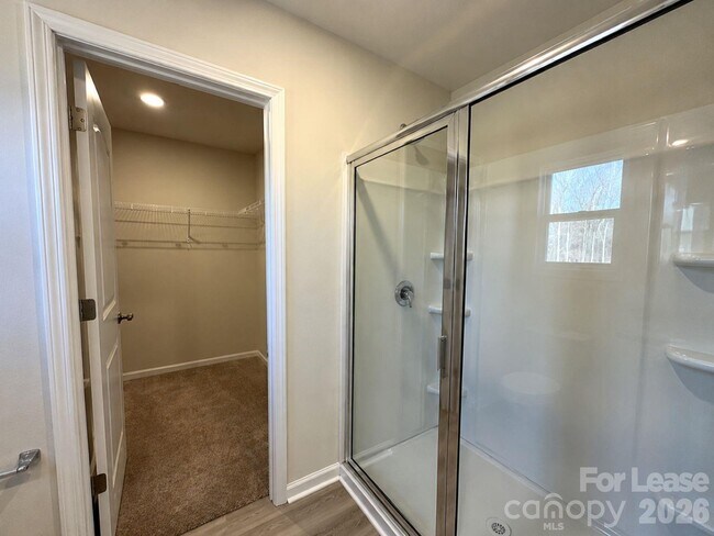Building Photo - 3003 Cres Lk Ln