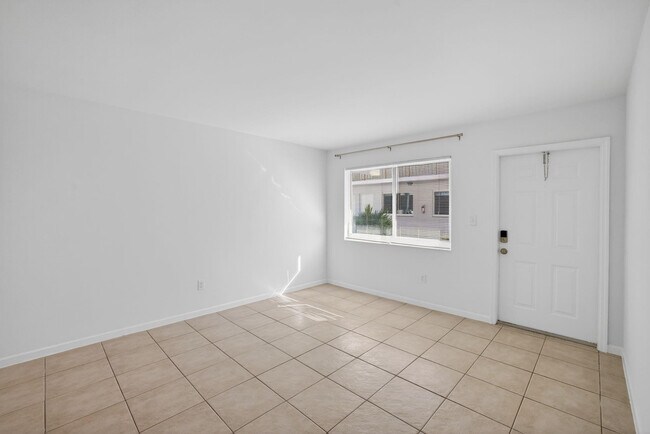 Building Photo - 1821 Middle River Dr