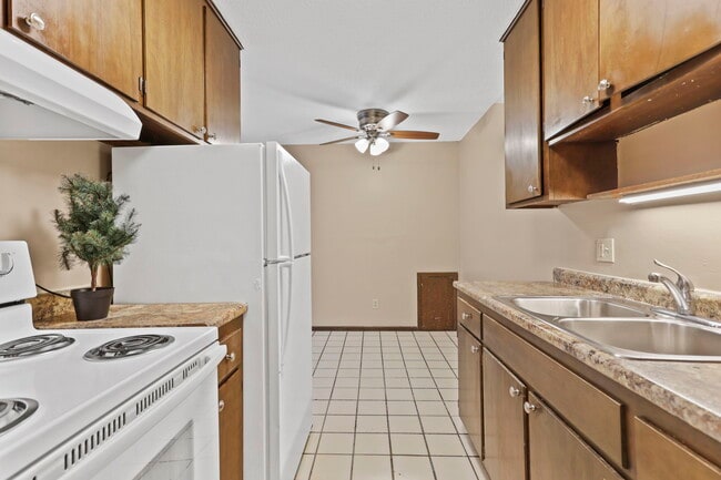 Kitchen - Wexford Commons Apartments