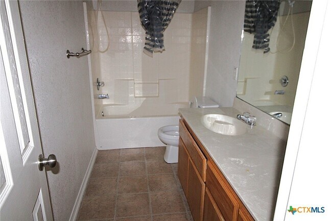 Building Photo - 4102 Janelle Dr