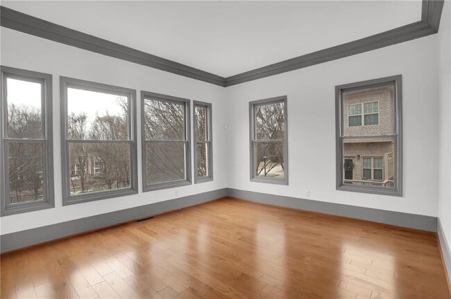 Building Photo - 745 Fountainhead Ln NE