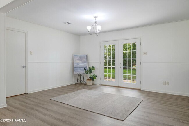 Building Photo - 3 bed, 2 bath brick-on-slab on Johnston Street