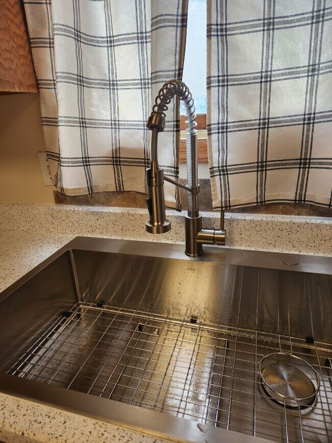 Building Photo - Lovely 3BD/1BA Home in Council Bluffs