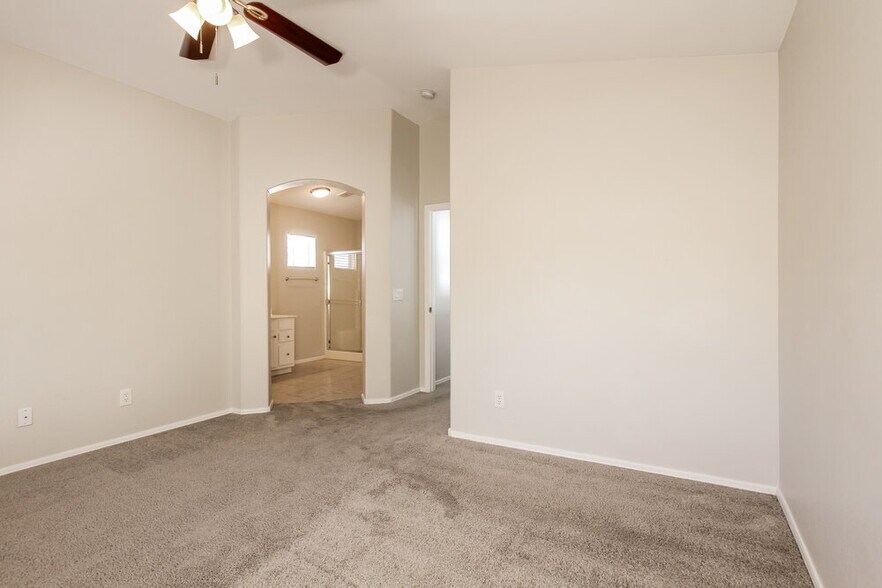 Building Photo - 3142 E Kristal Way
