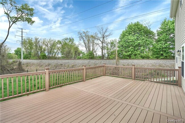 Building Photo - 1 Tomkins Ave