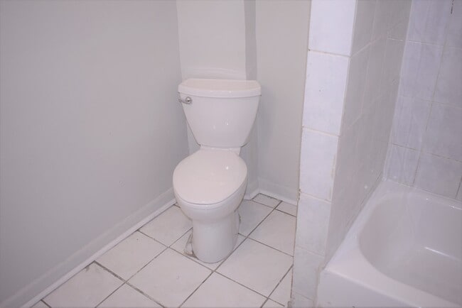 Building Photo - 4835 W Congress Pkwy