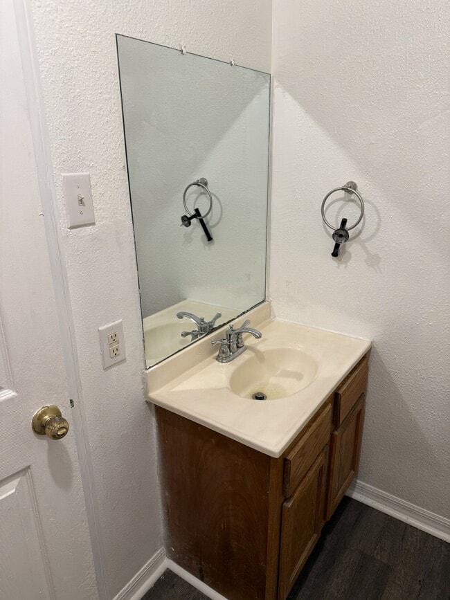 Building Photo - 306 N Cleveland Ave