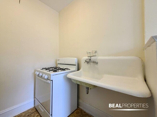 Building Photo - 0 bedroom in CHICAGO IL 60625