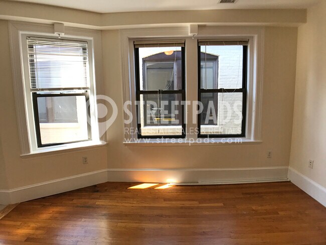 Building Photo - 881 Massachusetts Ave