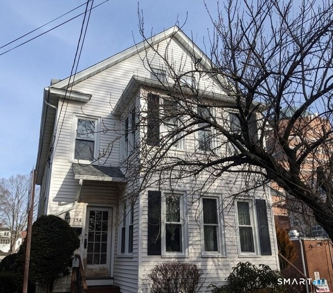 Building Photo - 156 College St