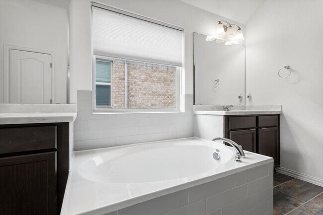 Building Photo - 404 Red Matador Ln