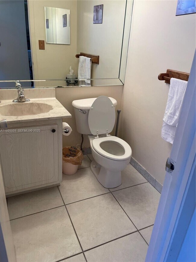 Building Photo - 505 E Dania Beach Blvd