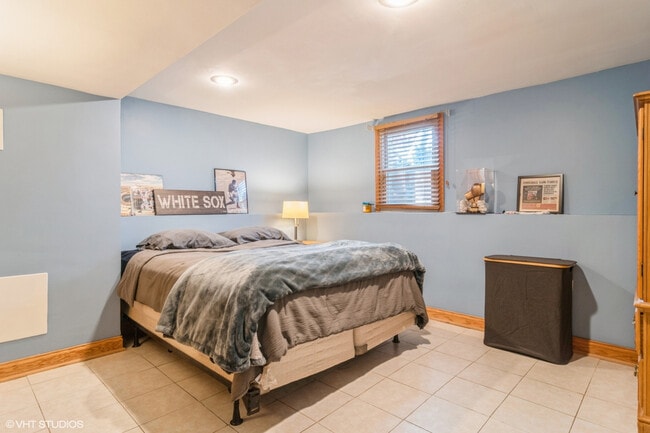 Building Photo - 4024 N Maplewood Ave