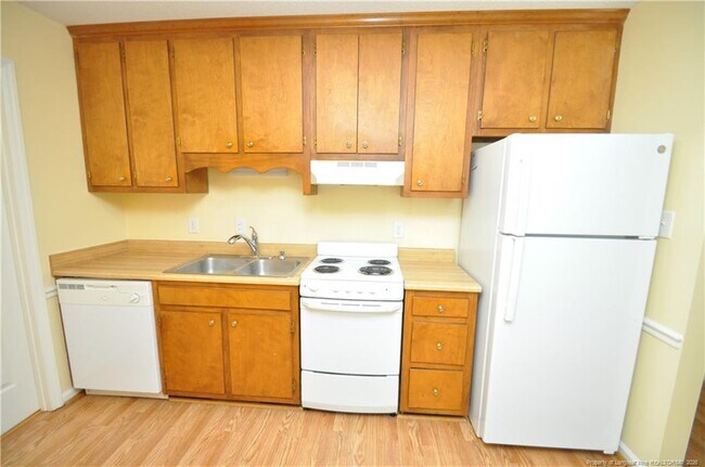 Building Photo - 6104 Deerwood Pl